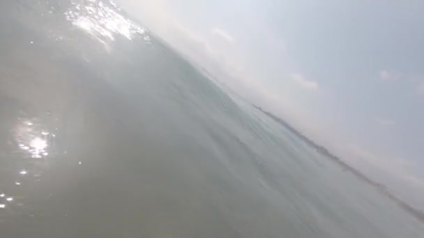 Jízda Blížících Vlnách Potápění Pod Vodou Vidět Vlny Sluneční Světlo — Stock video