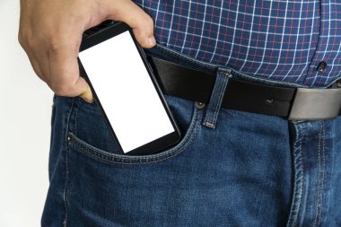 Cep telefonunda boş ekran olan akıllı telefon