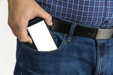 Cep telefonunda boş ekran olan akıllı telefon