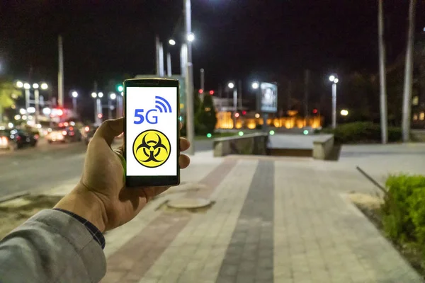5g network danger displayed outdoors — Stock Photo, Image
