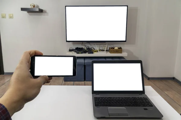 Cast smartphone su un computer o una TV — Foto Stock