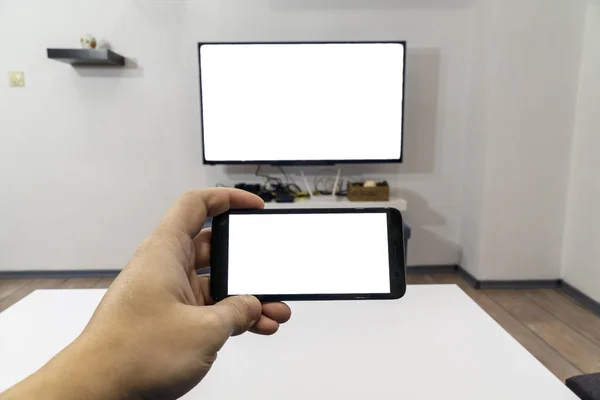 Elenco smartphone em um conceito de TV — Fotografia de Stock