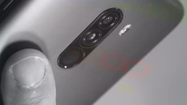 Akıllı Telefondaki Parmak Izine Dokunan Işaret Parmağının Makro Görüntüsü — Stok video