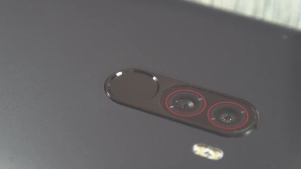 Μακροσκοπική Λήψη Δείκτη Που Αγγίζει Αναγνώστη Δακτυλικών Αποτυπωμάτων Smartphone — Αρχείο Βίντεο