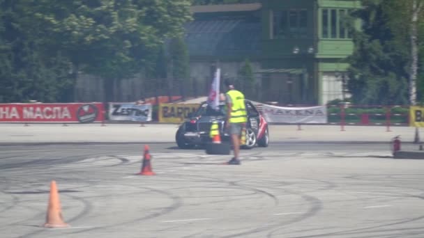 プロヴディフ ブルガリア 2019年6月8日 ブルガリアのプロヴディフで スーパーカーを使ったドリフト技術と運転スタイルを実演 — ストック動画