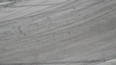 PLOVDIV, BULGARIA - HAZİRAN 08, 2019 - Bulgaristan 'ın Filibe kentinde doğaçlama bir pistte sürüş teknikleri ve stillerini gösteren sürücüler