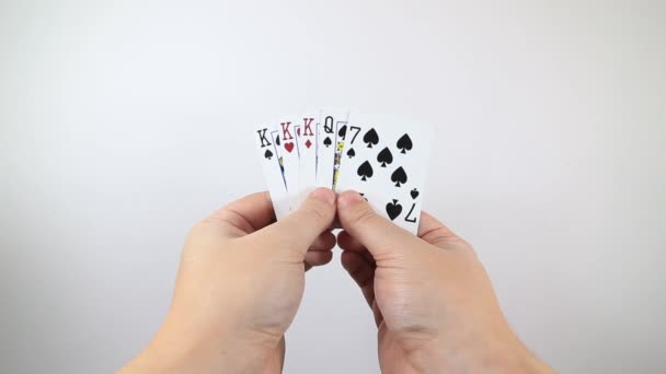 一个人拿着5张扑克牌交换一张的Pov照片 扑克赌博概念 — 图库视频影像