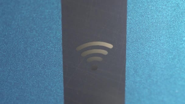 Photo macro d'un bouton WiFi allumé et lumineux avec rétro-éclairage 