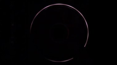 RGB PC soğutma pervanesi dönüyor ve büyüleyici renkli efektler yaratıyor