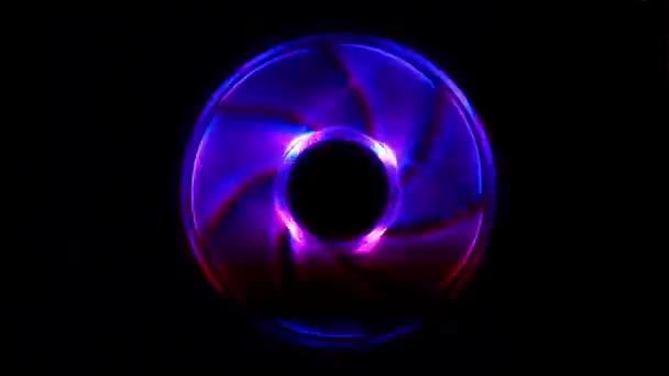 Rgb Chlazení Ventilátor Spinning Vytváření Fascinující Barevné Efekty — Stock video