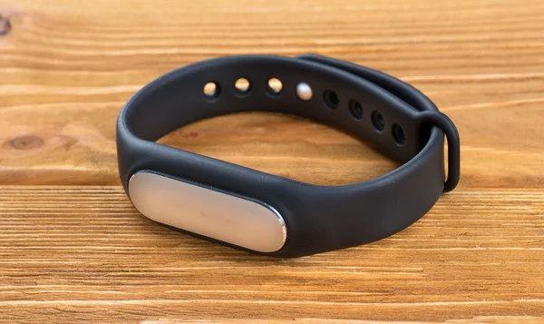 Fitness bilezik masada