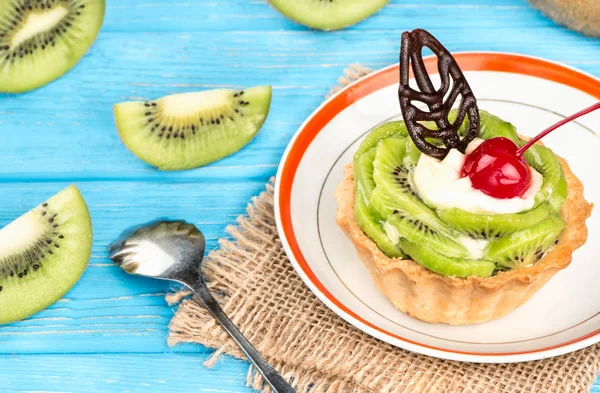 Torte mit Kiwi — Stockfoto