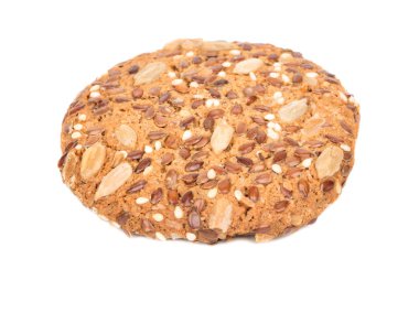 Beyaz arka plan üzerinde izole kahvaltı gevrekleri taze yulaf ezmesi kurabiye