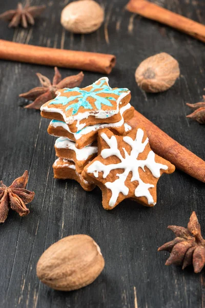 Christmas gingerbread snowflakes — Stock Photo, Image