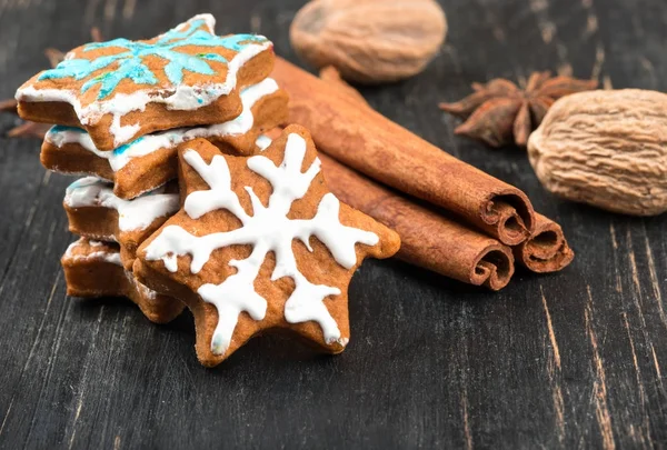 Christmas gingerbread snowflakes — Stock Photo, Image
