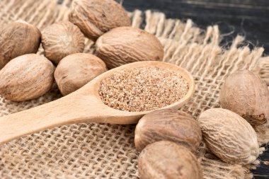 Kaşık içinde Hindistan cevizi