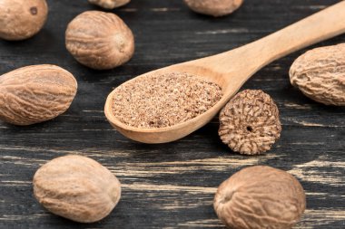 Kaşık Hindistan cevizi tozu