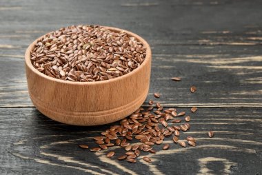 Kabın içinde keten tohumu