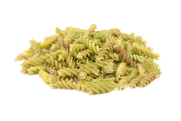 白色背景的一束绿色生面团 Fusilli — 图库照片