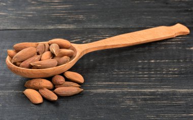 Kaşık Özbek badem