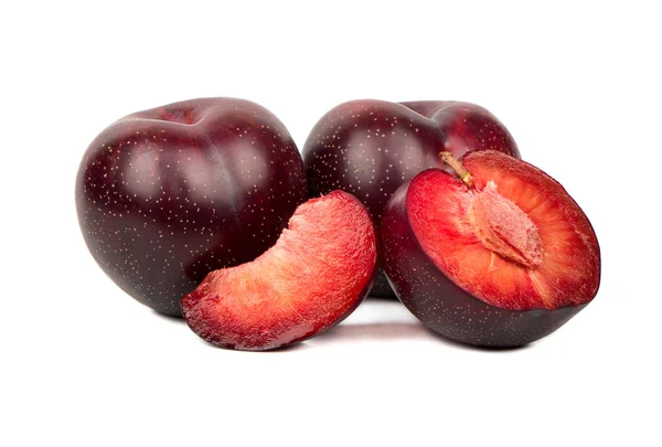 Prune rouge avec tranche — Photo