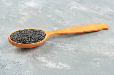 Kaşık içinde siyah susam