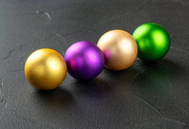 Renkli Noel topları