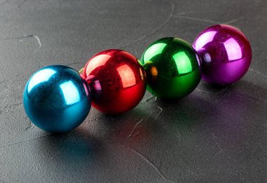 Renkli Noel topları