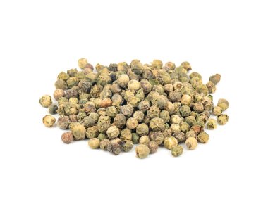 Beyaz arkaplanda yeşil bezelye yığını