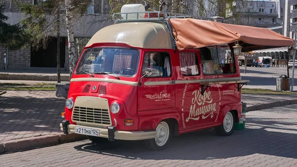 Motor car Renault Estafette R2136A — Stock Photo, Image