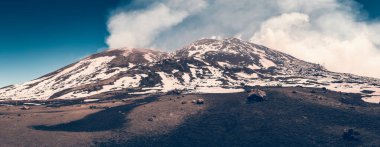 Seyahat macerası kavramı. Sicilya _ Etna