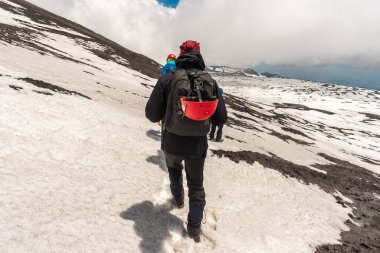 Seyahat macerası kavramı. Sicilya _ Etna