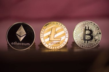 Bitcoin. İlahi. Edebiyat. Tüm zamanların Altın Kripto Para Birimleri