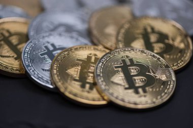 Bir dizi kripto para birimi. Bitcoin en önemli kripto akım olarak