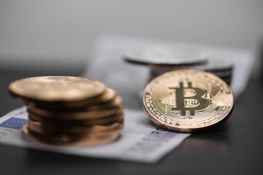 Bir dizi kripto para birimi. Bitcoin en önemli kripto akım olarak