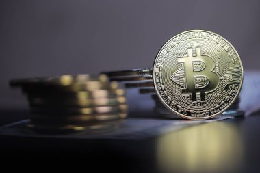 Bir dizi kripto para birimi. Bitcoin en önemli kripto akım olarak