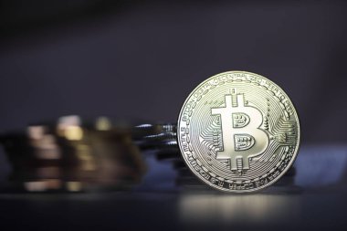Bir dizi kripto para birimi. Bitcoin en önemli kripto akım olarak