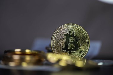 Bir dizi kripto para birimi. Bitcoin en önemli kripto akım olarak