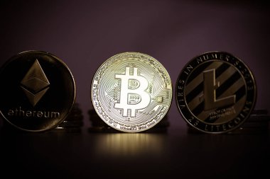 Bir dizi kripto para birimi. Bitcoin en önemli kripto akım olarak