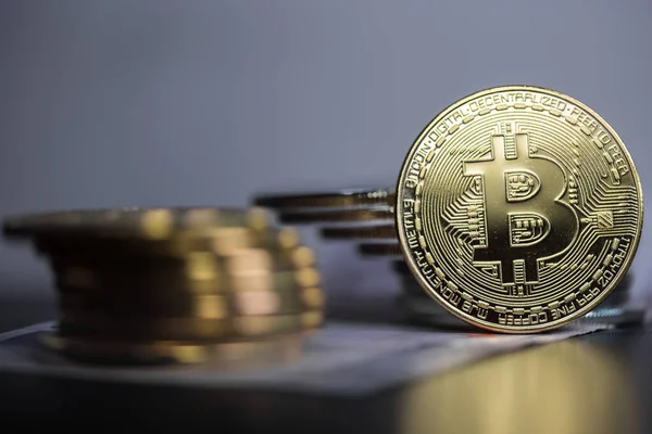 Bir dizi kripto para birimi. Bitcoin en önemli kripto akım olarak