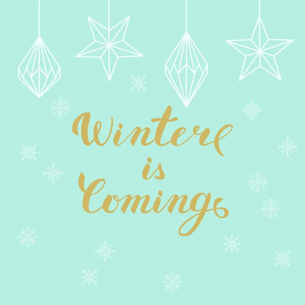Lettrage doré L'hiver arrive avec des décorations de Noël et des flocons de neige — Image vectorielle