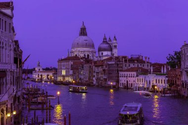 Santa Maria della Salute Bazilikası'nın ve Grand canal, Venice, günbatımı zaman.