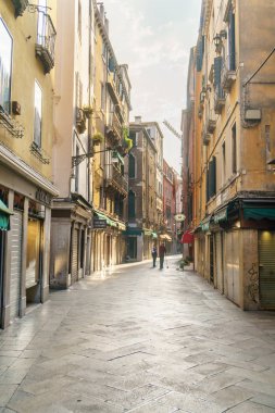 Dar sabah sokak, Venedik.