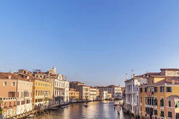 Hora da manhã no Grande Canal em Veneza . — Fotografia de Stock
