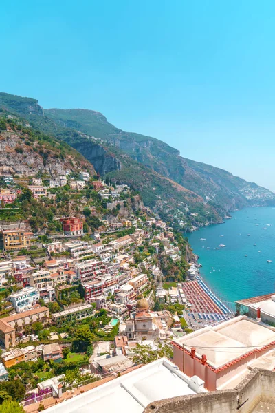 Houses on rock and blue sea. Amalfi coast, Positano. — Stock Photo, Image