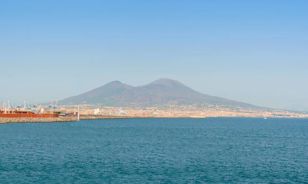 Vesuvius stüdyo güneşli gün Napoli kenti.