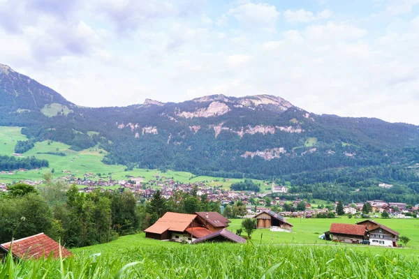 Mała Wioska Szwajcarska Gór Horyzoncie — Zdjęcie stockowe