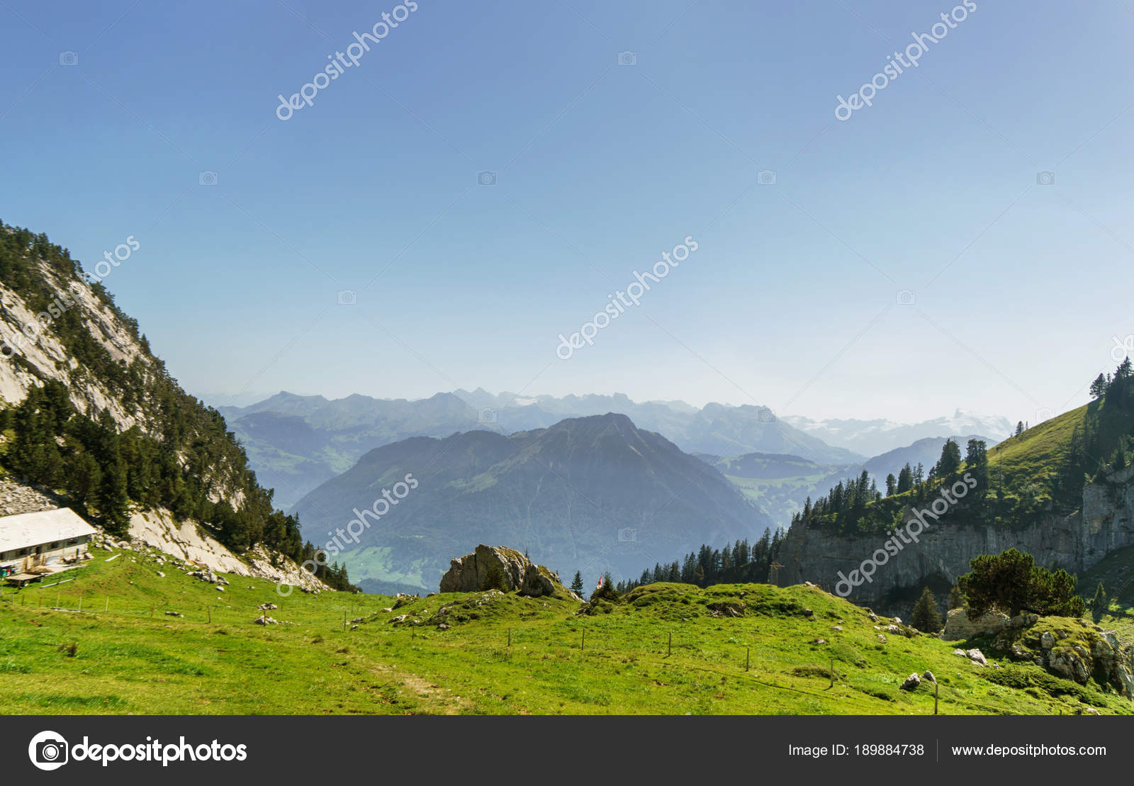 Paysage Alpin Avec Pré Vert Les Montagnes Près Lucerne