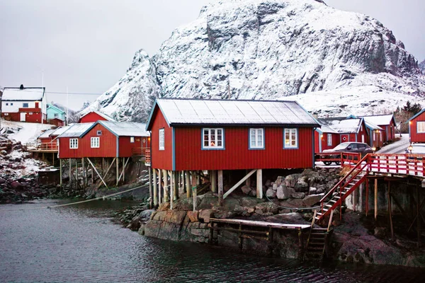 Red Fisherman Rorbu Lofoten Islands Village Pueblo Invierno Cubierto Nieve —  Fotos de Stock