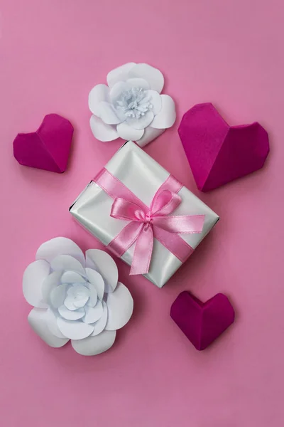 Present Box Pink Ribbon Hand Crafted Paper Hearts Flowers — 图库照片